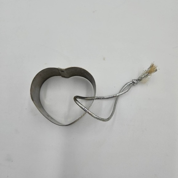 Vintage Lot of 2 Tin Cookie Cutters Primitive House with Chimney & Heart - Picture 5 of 5